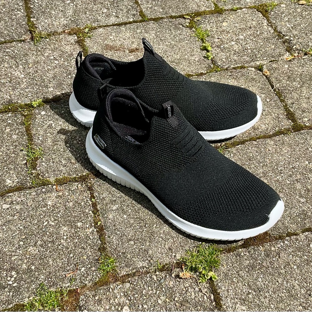 Skechers women stretch fit slip on black sneakers size 7 memory foam insole